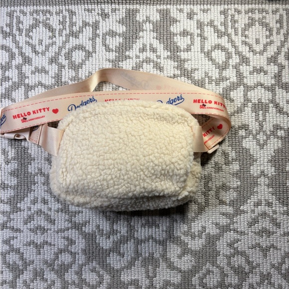 Dodgers x Hello Kitty 50th Anniversary- 2024 Fanny Pack/ Crossbody- New, unused - Picture 2 of 7